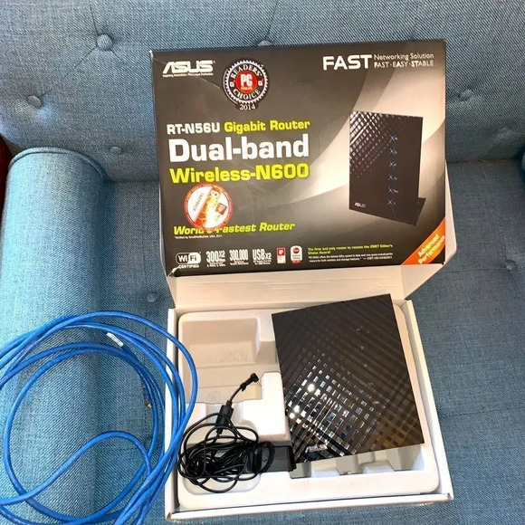 ASUS‎ RT-N56U Gigabit Dual Band Wireless N600 Router - Picture 1 of 6